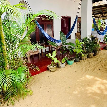 Tropicana Home Stay Arugam Bay Bagian luar foto