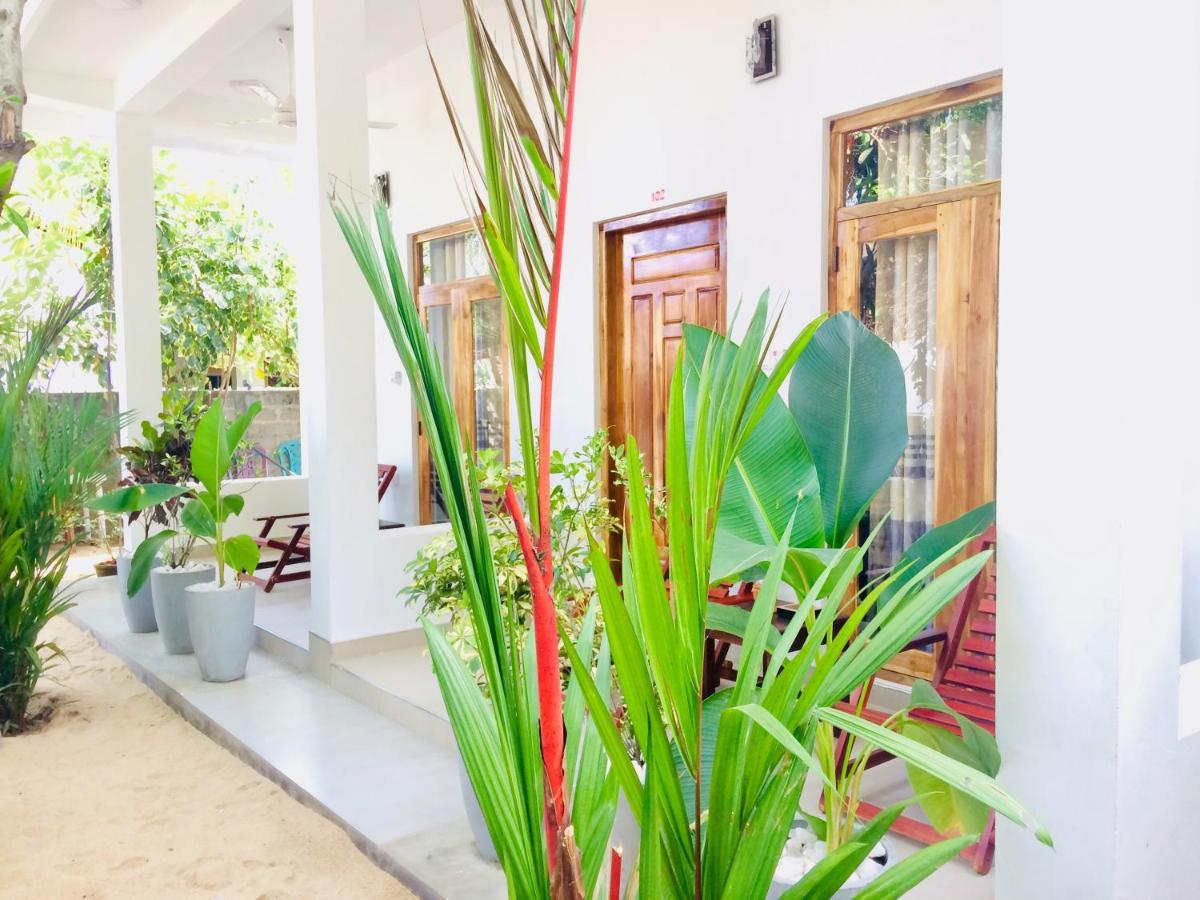 Tropicana Home Stay Arugam Bay Bagian luar foto