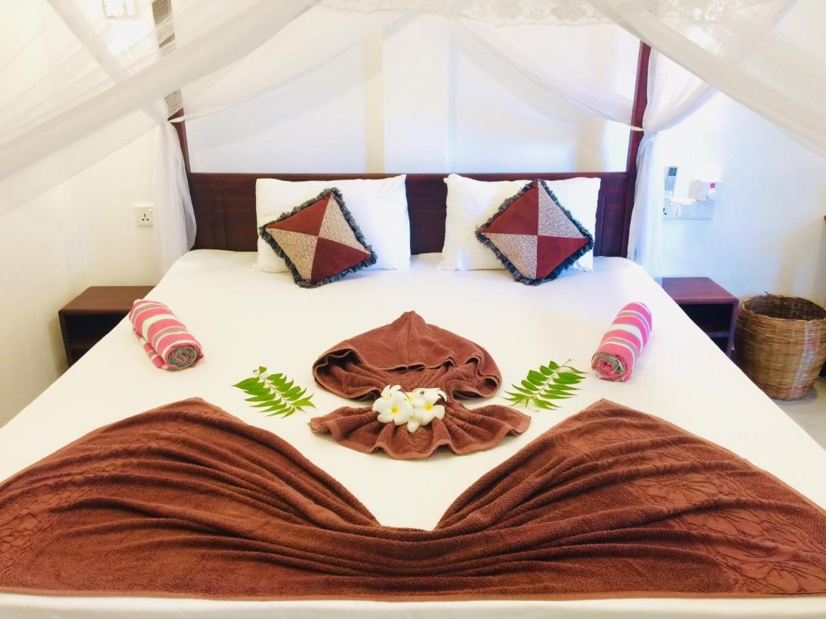 Tropicana Home Stay Arugam Bay Bagian luar foto