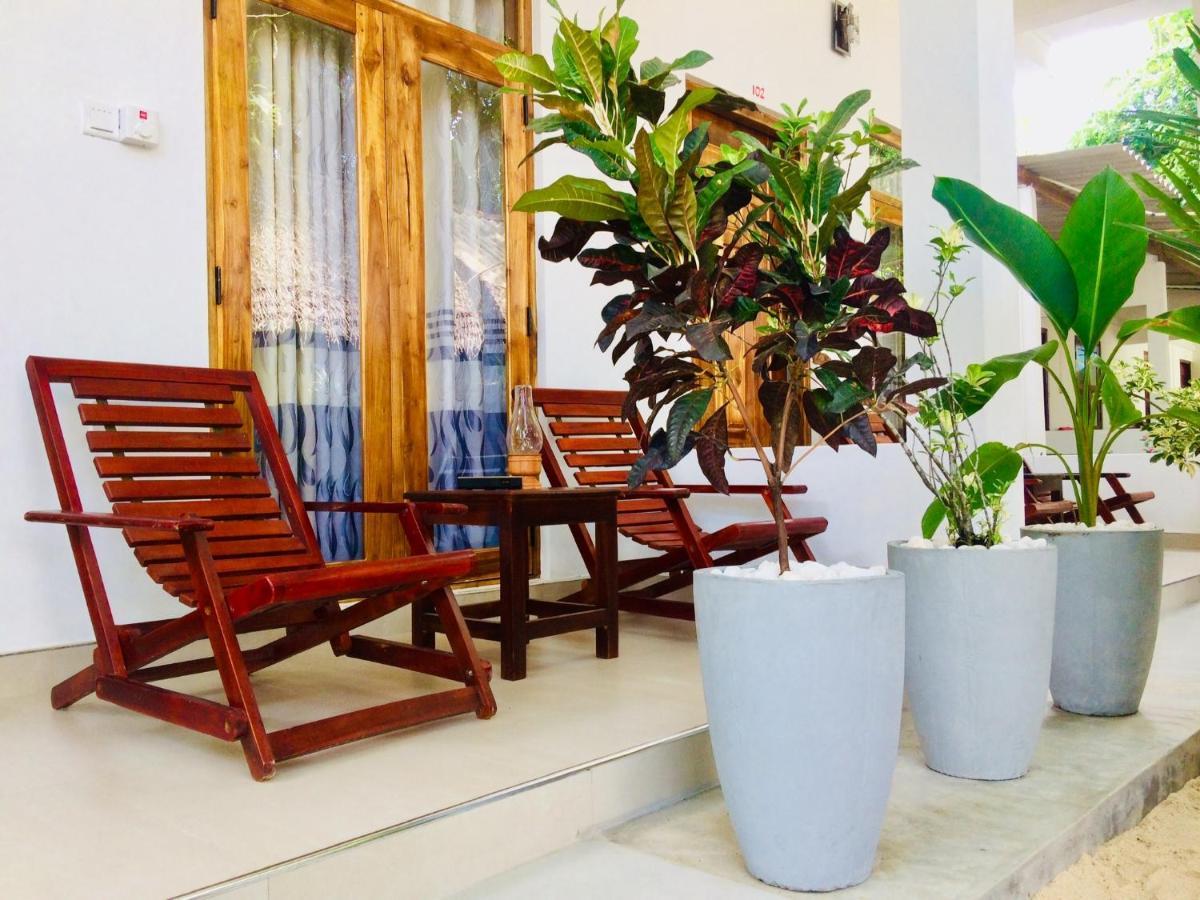 Tropicana Home Stay Arugam Bay Bagian luar foto