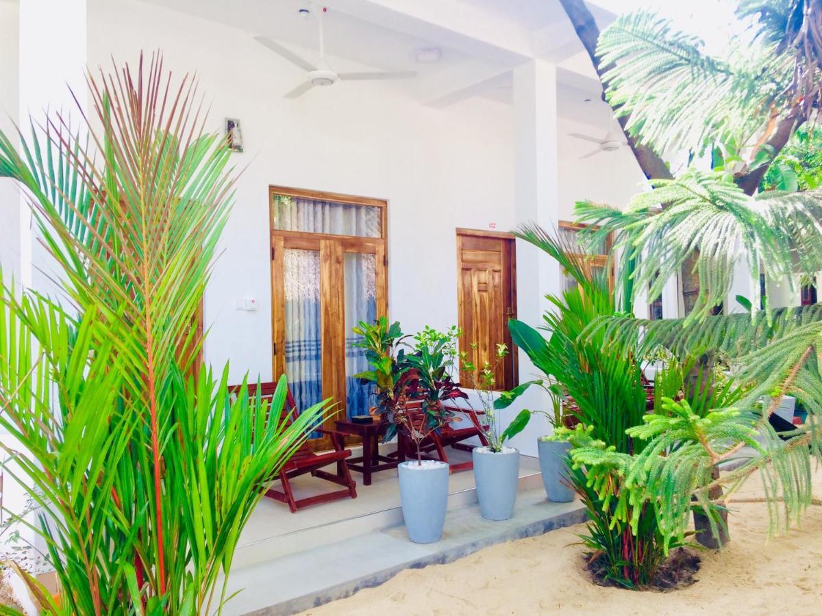Tropicana Home Stay Arugam Bay Bagian luar foto