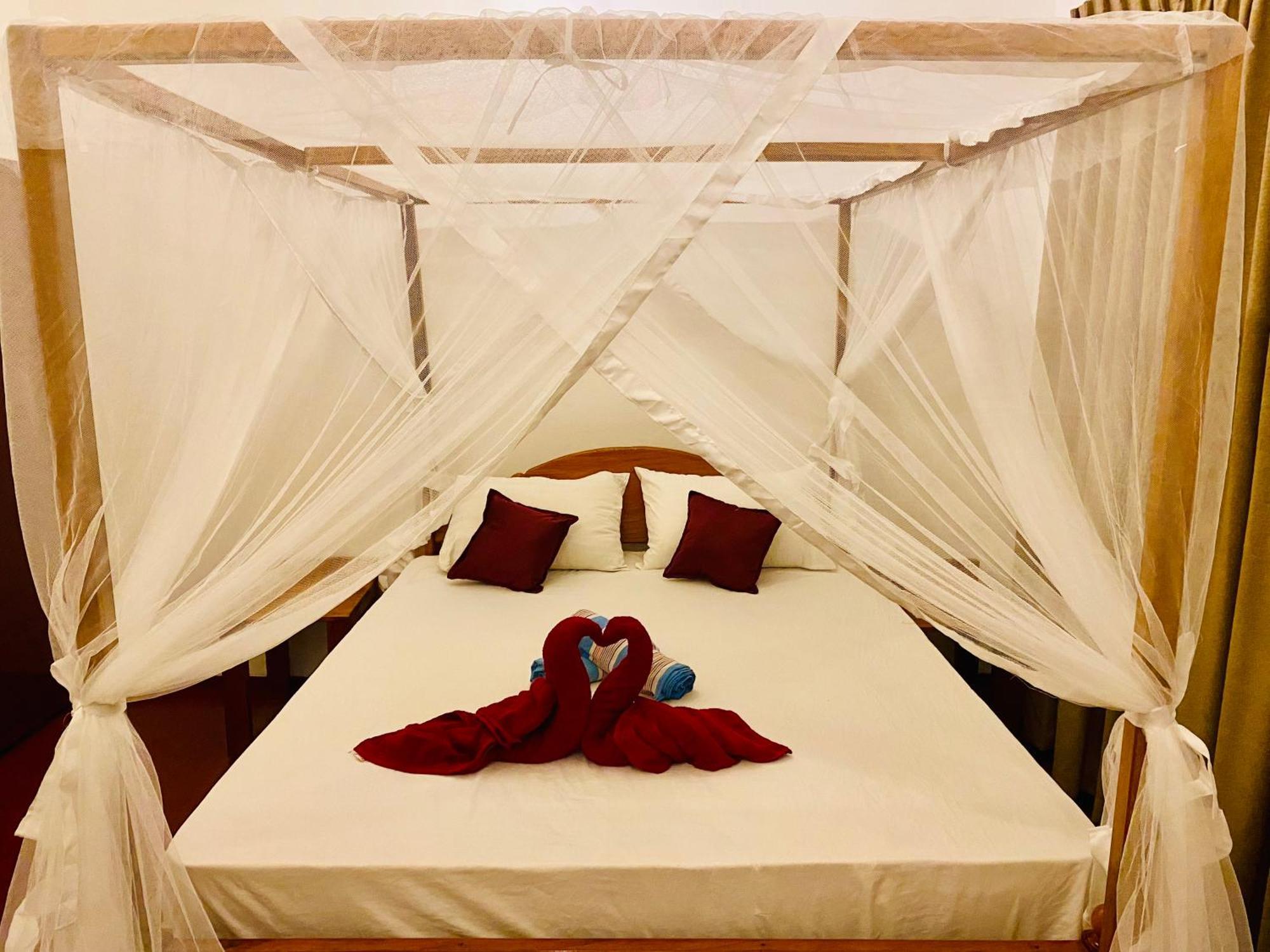 Tropicana Home Stay Arugam Bay Bagian luar foto