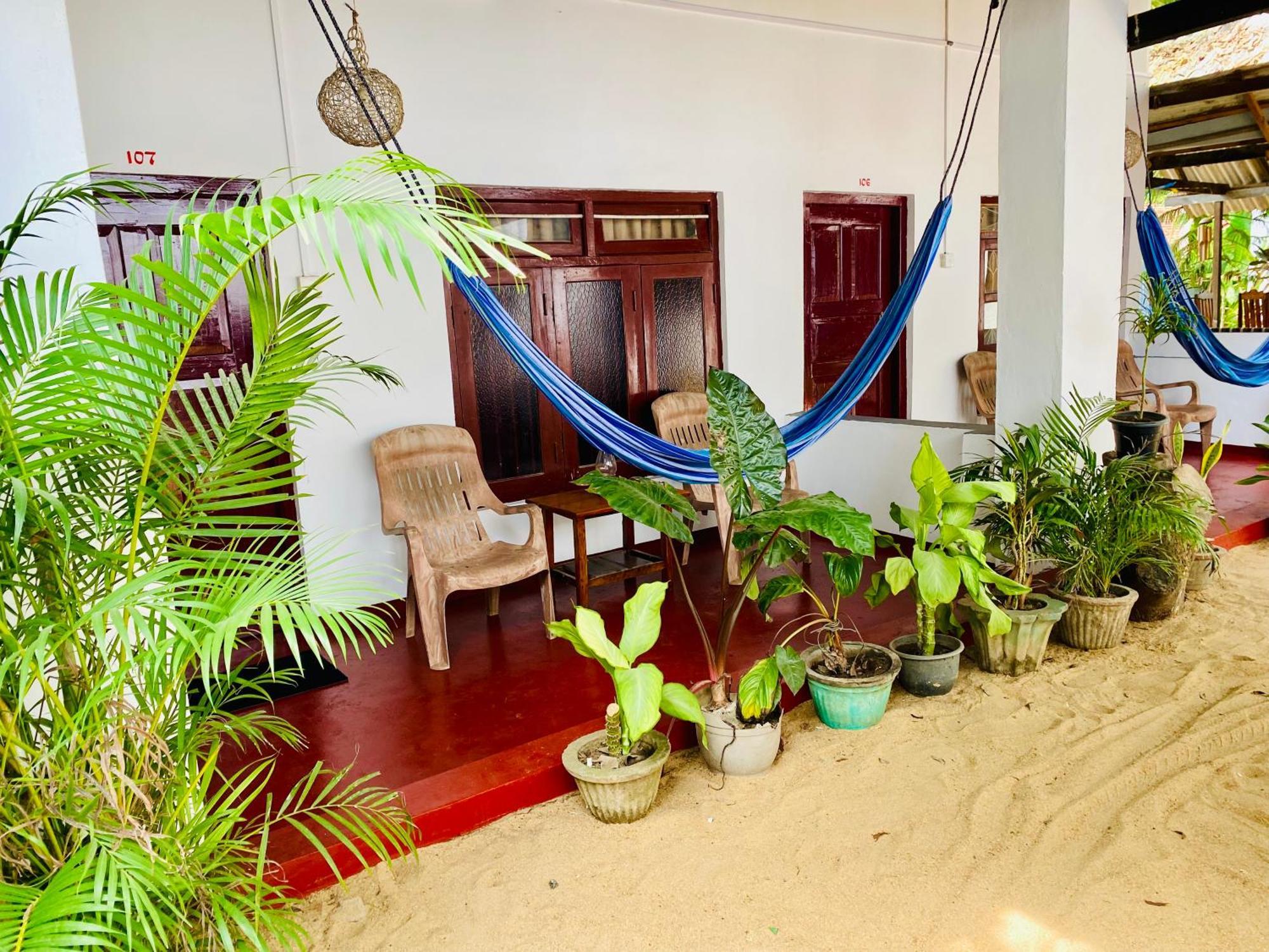 Tropicana Home Stay Arugam Bay Bagian luar foto
